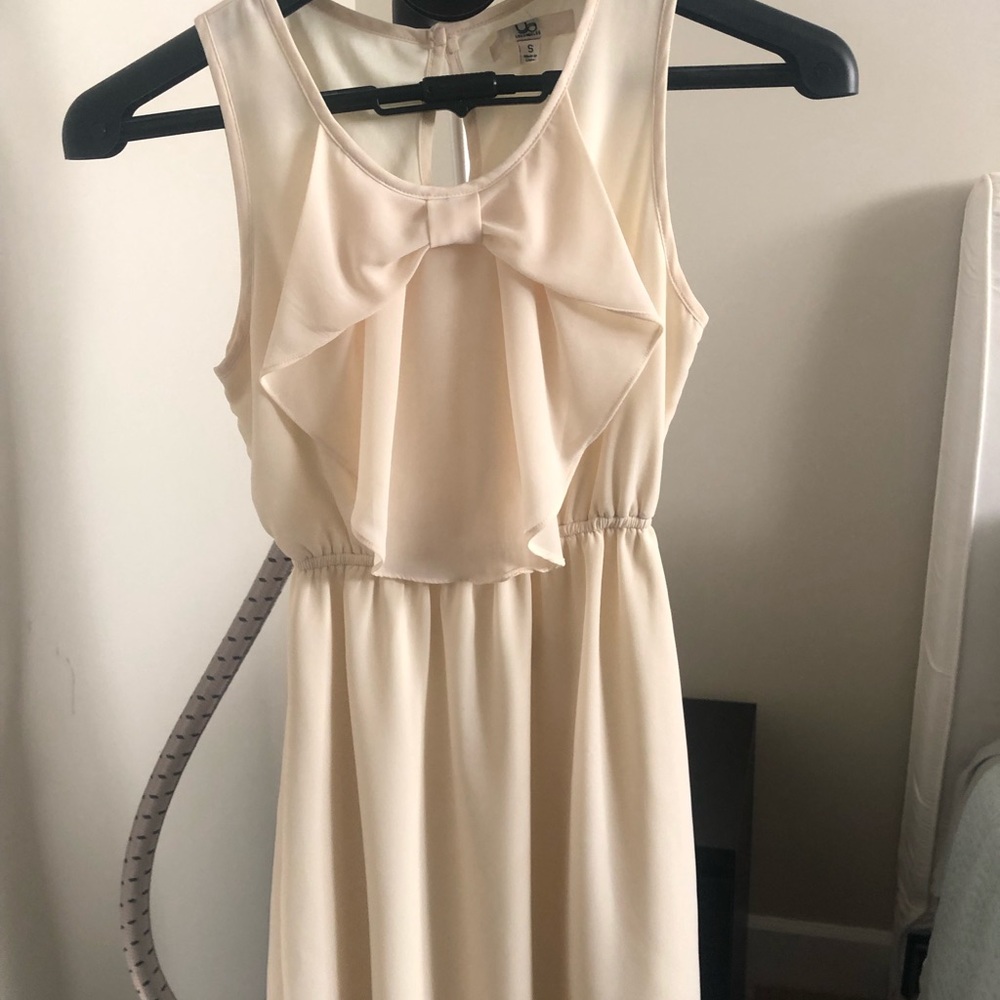 Ivory mid-length dress with bow front